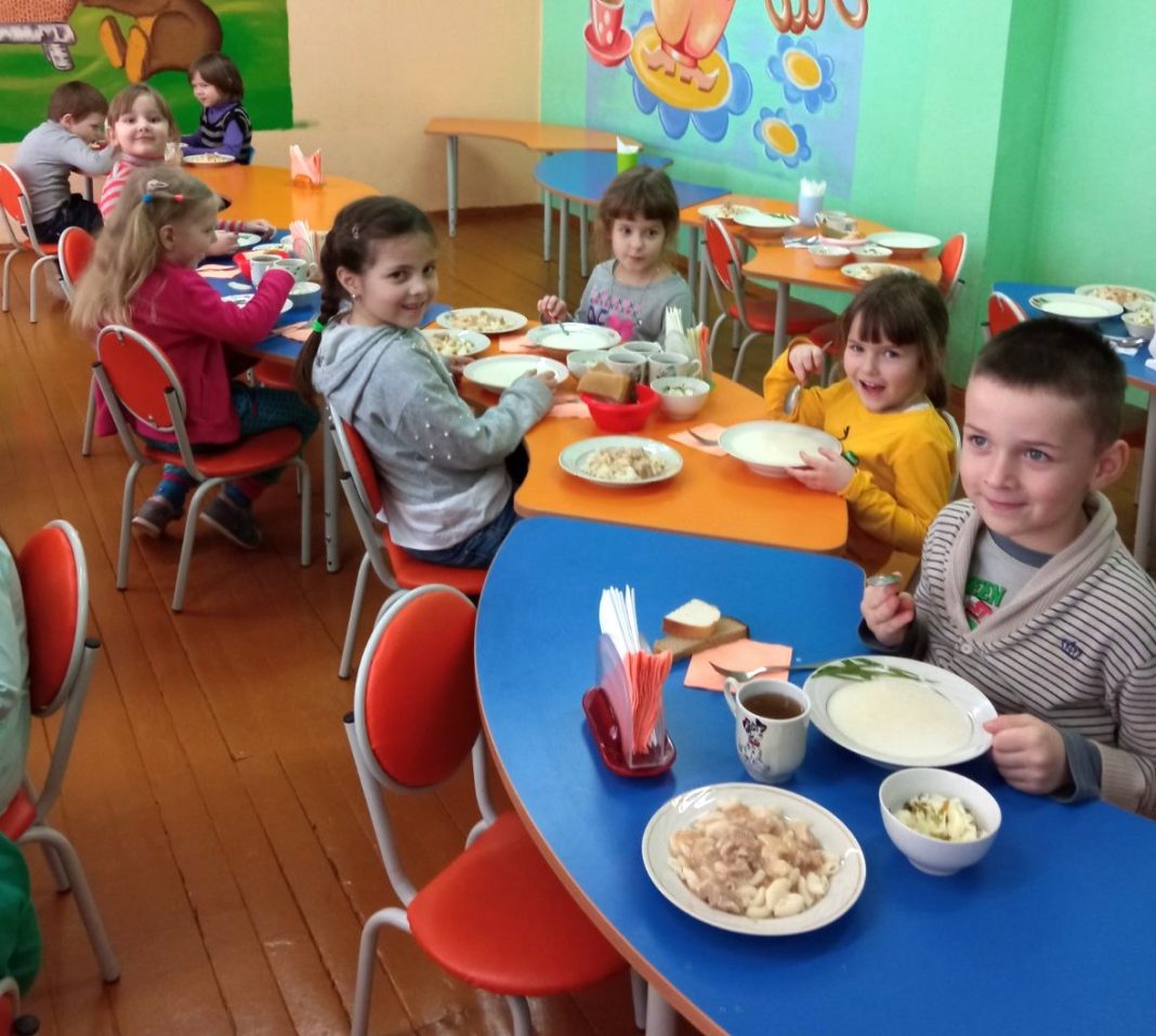 Круглый стол, конкурсы и выставка: неделя «Здоровое питание – здоровый ребенок» прошла в Мядельском УПК