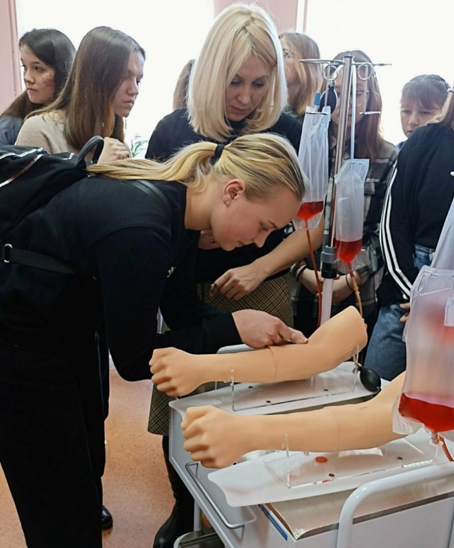 Школьнікі з Мядзельшчыны наведалі медыцынскі каледж у Маладзечне