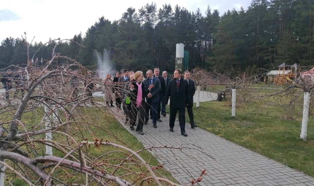 В Мядельском районе проходит рабочая поездка премьер-министра Беларуси Романа Головченко