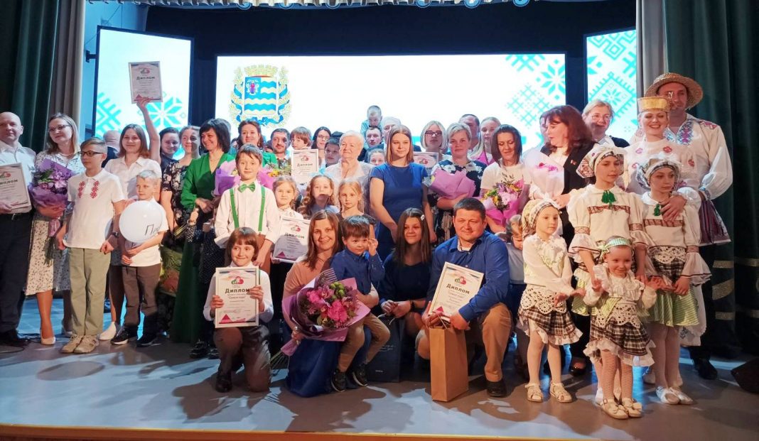 Семья Девялтовских представила Мядельщину на конкурсе «Семья года»