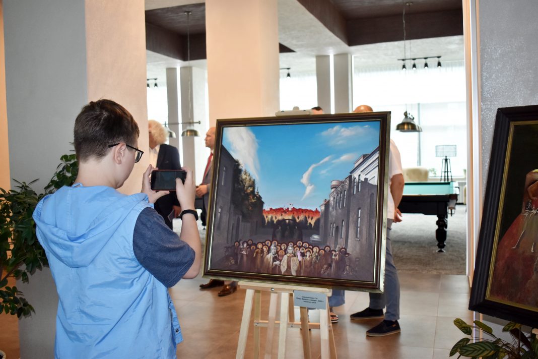 Выстава работ Георгія Скрыпнічэнкі адкрылася ў санаторыі "Прыазёрны" (фота)