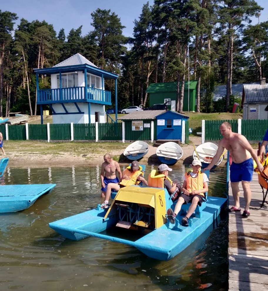 Воспитанники  оздоровительного лагеря «Альтаир» посетили спасательную станцию в к. п. Нарочь и аквапарк в Молодечно
