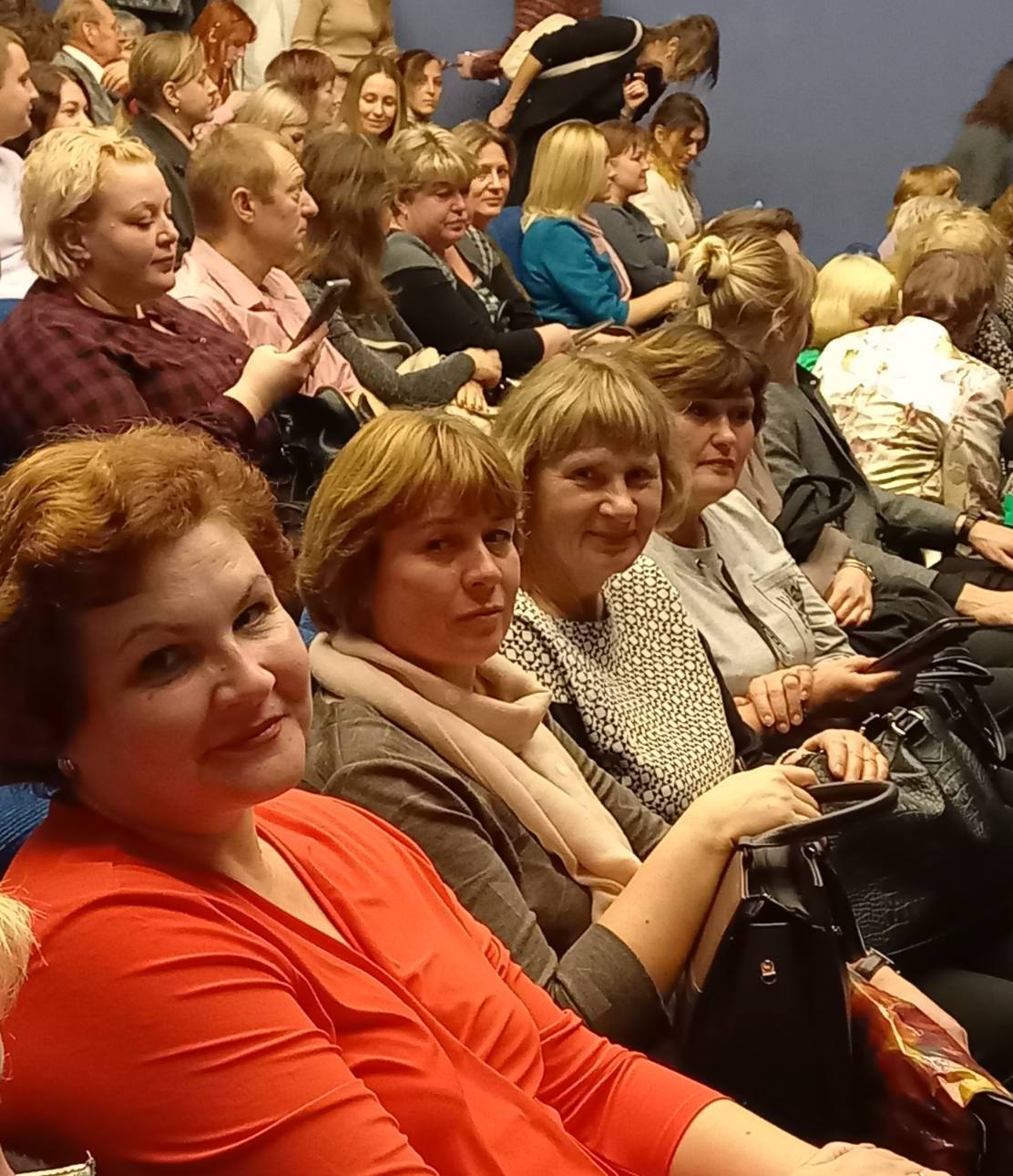 Представители профсоюзных организаций и ветераны труда Мядельщины посетили Новый драматический театр