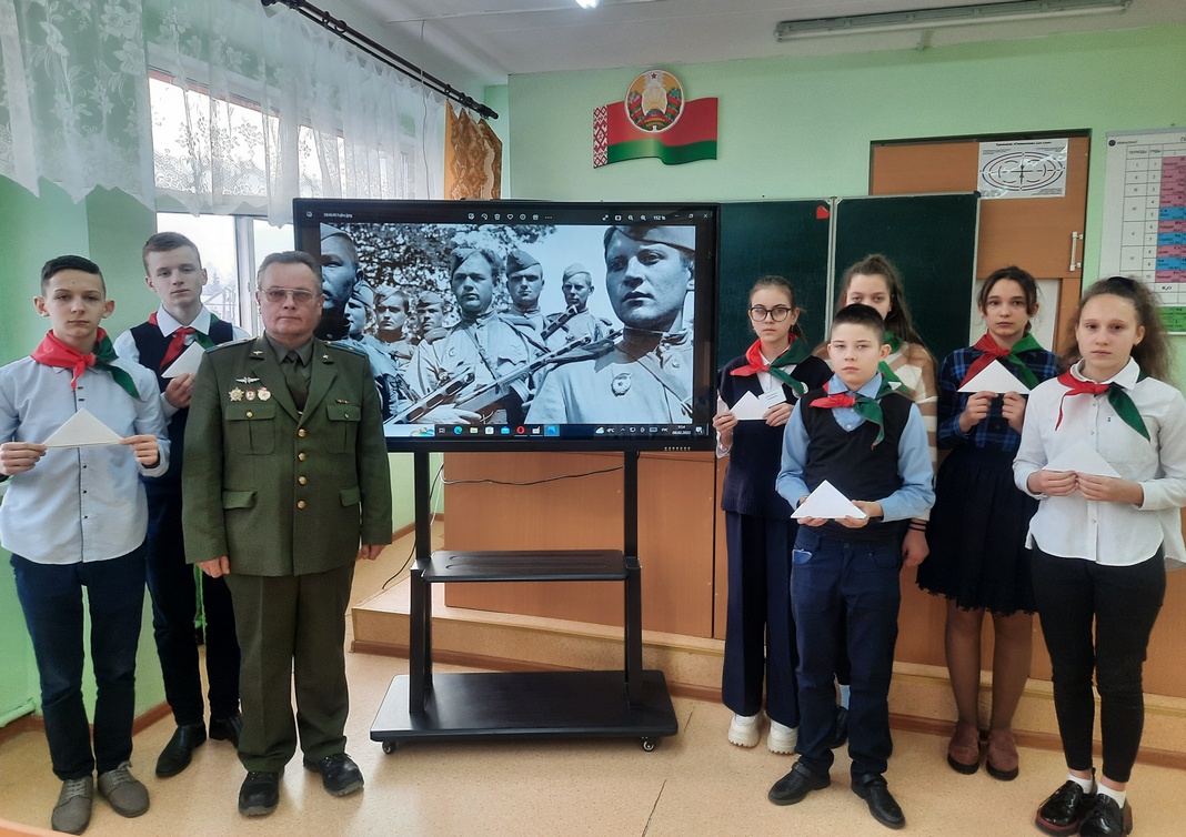 Учащиеся  Кривичской СШ участвуют в областной акции «Мое письмо солдату»