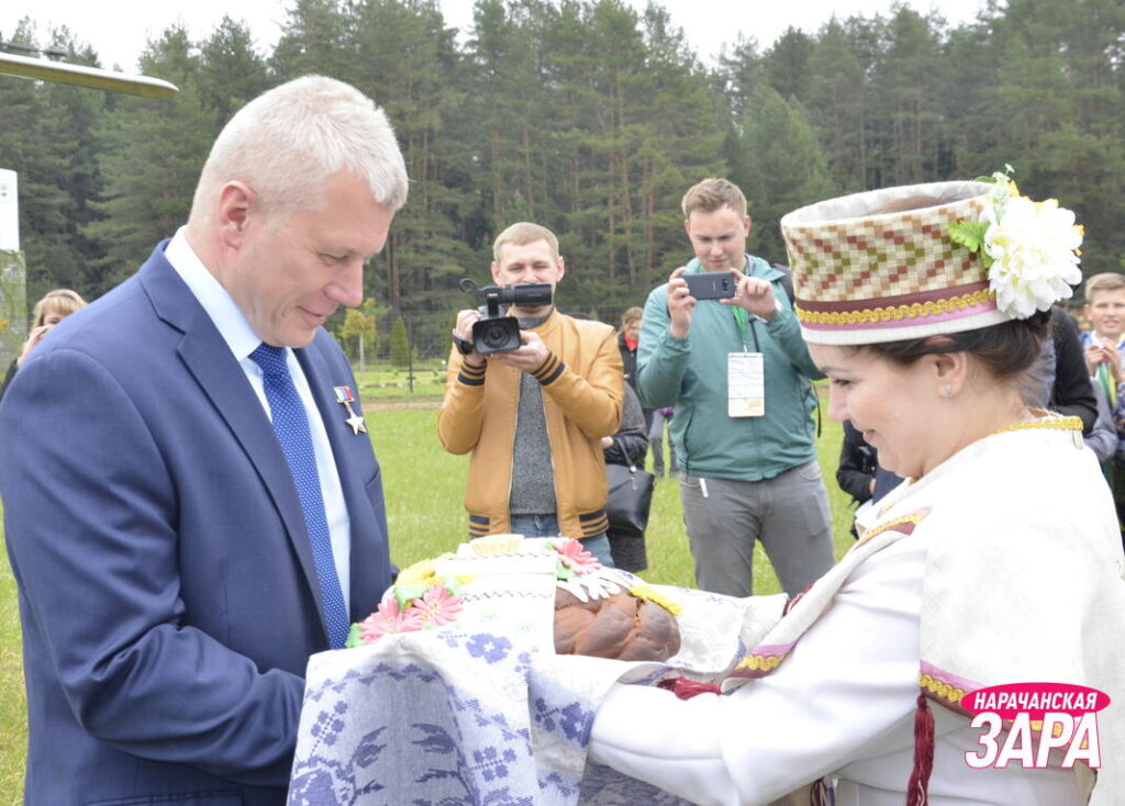 Олег Новицкий и Марина Василевская посетят "Аптекарский сад" - вспомним прошлый визит космонавта