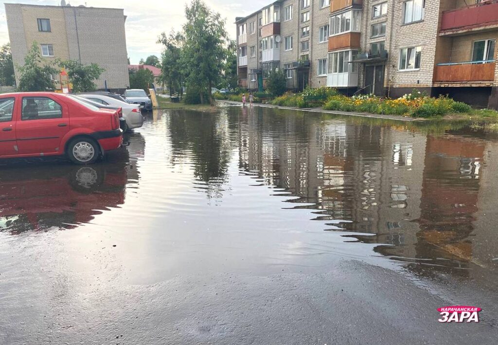 В Мяделе после дождя появились детские водные аттракционы