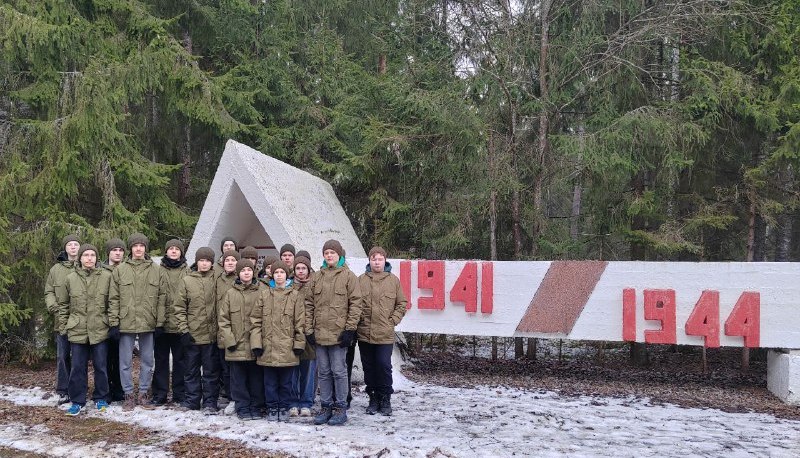 Отряд военно-патриотического профиля в «Зубренке» побывал на экскурсии и навел порядок на «Партизанских базах»