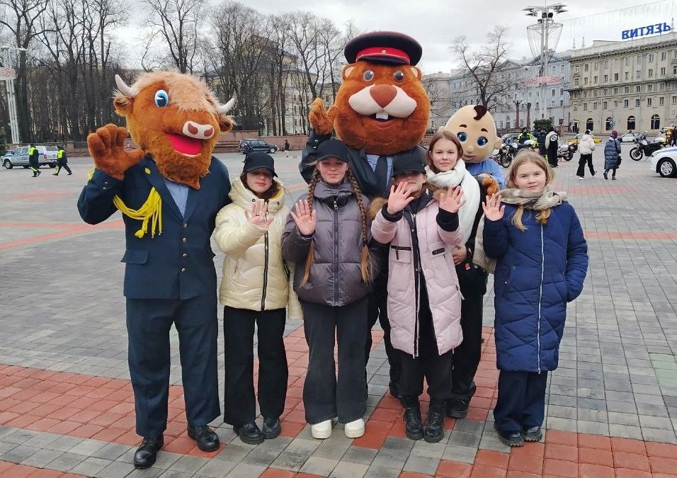 Школьники из военно-патриотических клубов  посетили выставку МВД «За безопасность вместе»