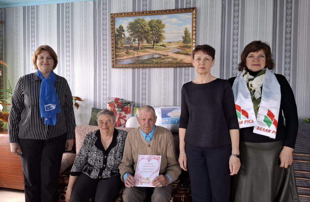 Это праздник свадьбы золотой! Поздравления принимали Вячеслав и Ирина Родевич из Выголовичей