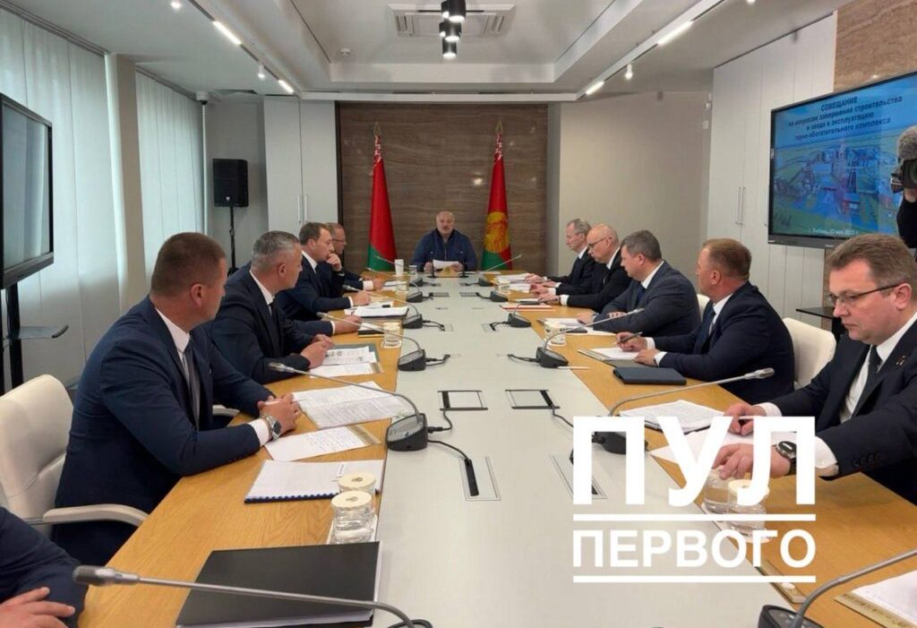 Лукашенко: Беларусь должна зарабатывать на готовой продукции, а не на полуфабрикатах