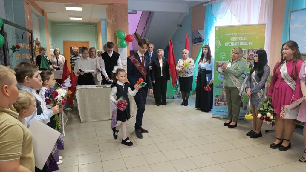 Как прошли последние звонки в школах района