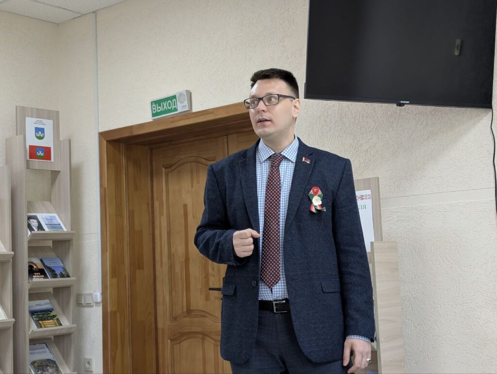 В районной библиотеке прошло заседание Молодежного парламента