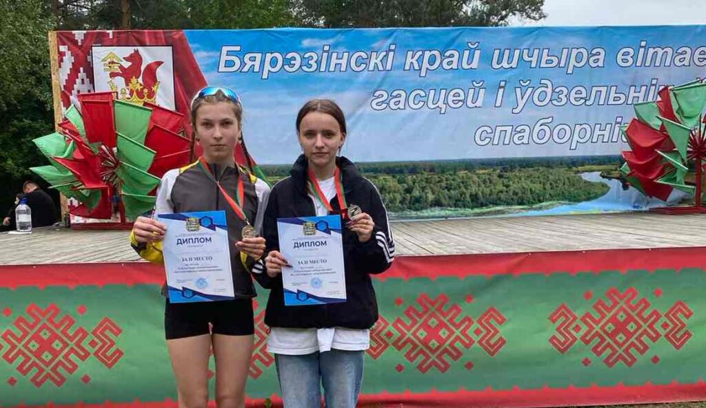Кривичские школьницы завоевали «серебро» в спортивном ориентировании