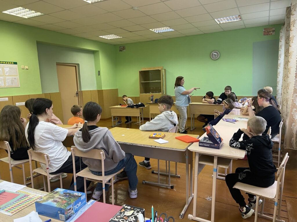 В Сватковской школе работает воспитательно-оздоровительный лагерь с круглосуточным пребыванием детей