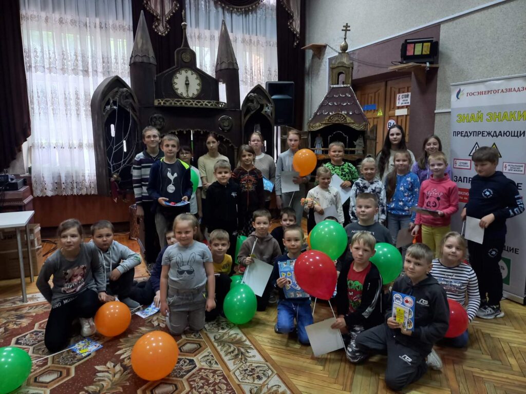 Ребята из оздоровительного лагеря «Свирянка» побывали в Минском областном театре кукол «Батлейка»