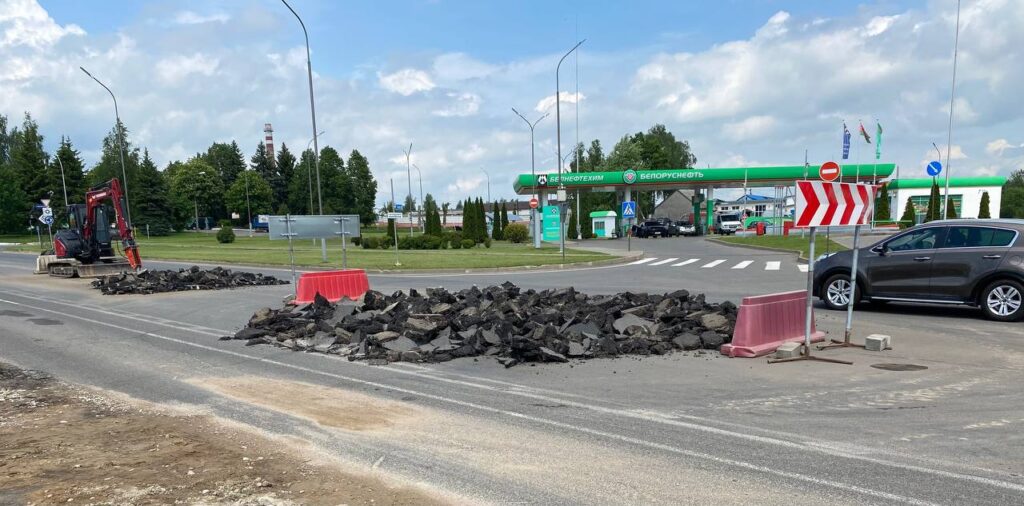 Возле автозаправки начали строить еще одно кольцо