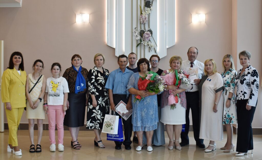 Снова жених и невеста! В мядельском ЗАГСе чествовали семьи-юбиляры