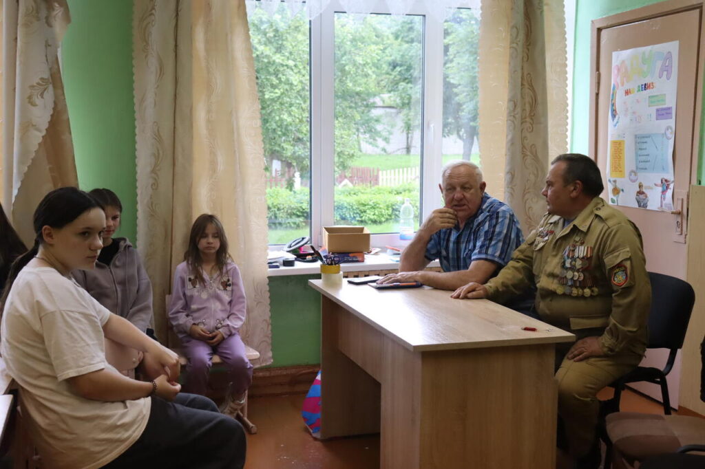 Диалог состоялся в образовательно-оздоровительном лагере в Сватках