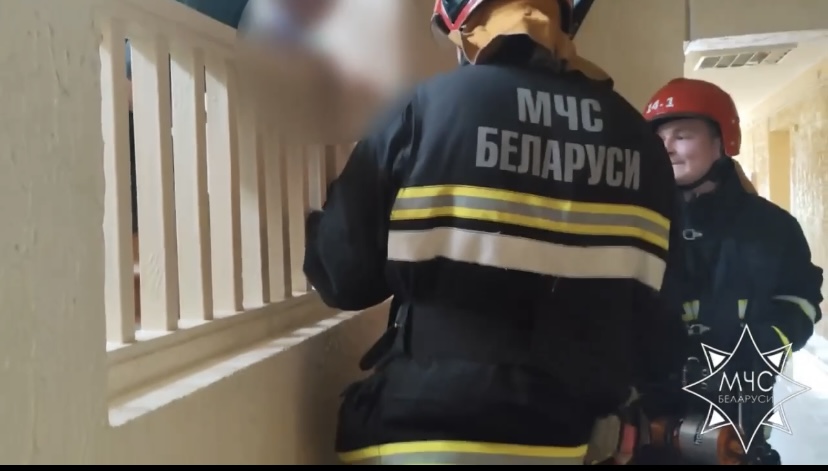 В Мяделе спасатели помогли ребенку