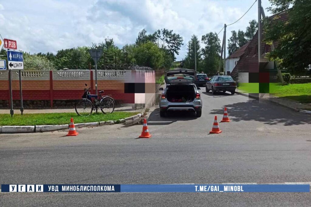 В Мяделе в результате столкновения Kia и велосипеда с двигателем пострадала пенсионерка