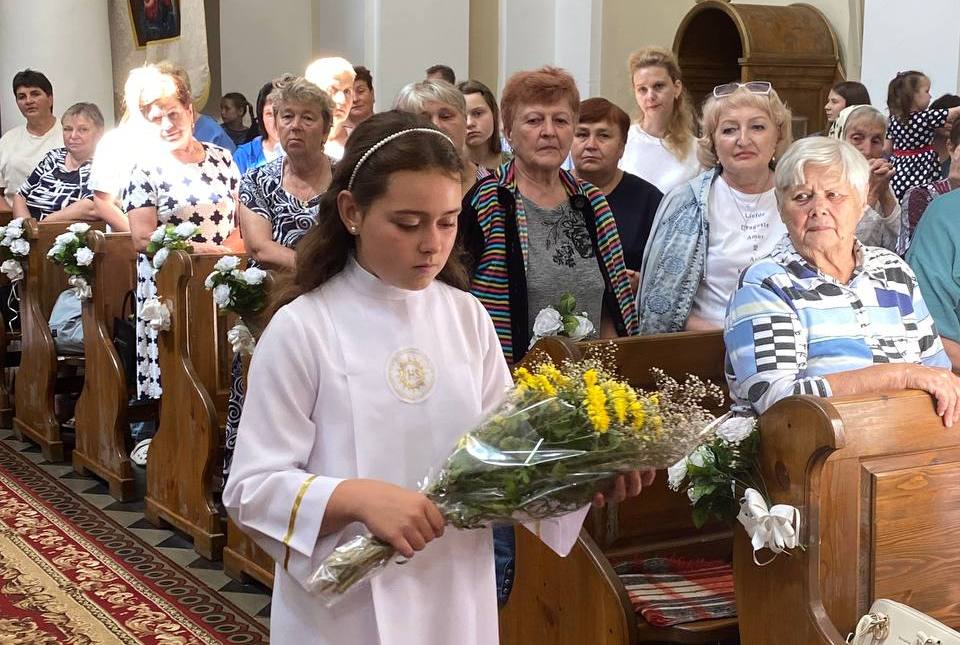 У крывіцкім касцёле адбылася ўрачыстасць з нагоды прыняцця Першай Святой Камуніі