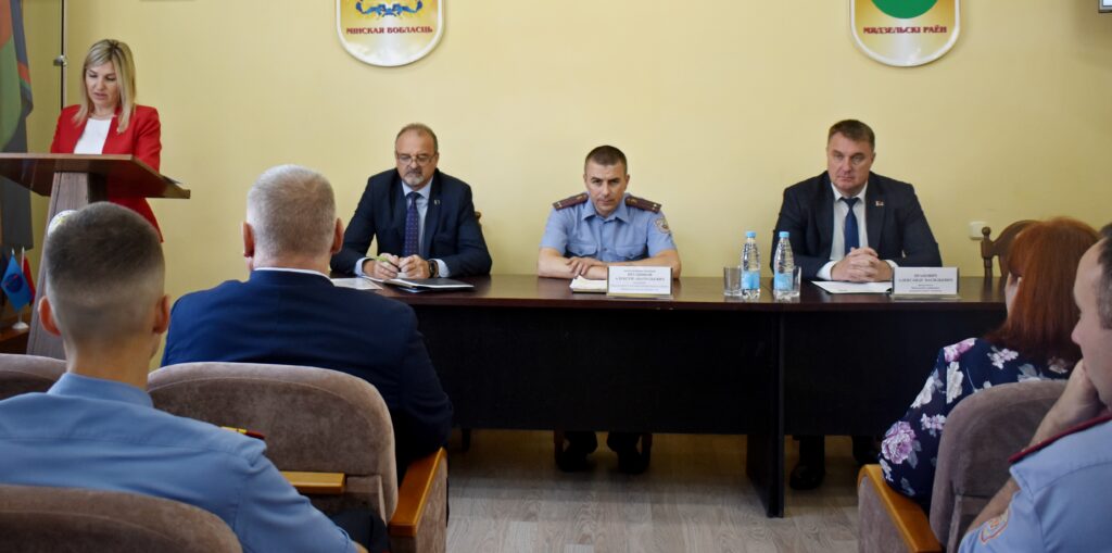 Александр Пранович встретился с коллективом Мядельского отделения Департамента охраны