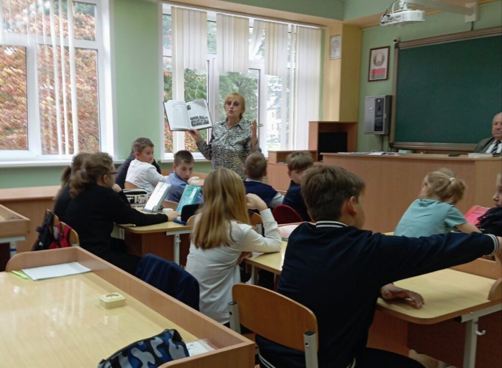 Ученикам Мядельской средней школы № 2 рассказали о профессии учителя
