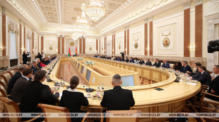 Лукашенко ориентирует на единую стратегию формирования исторической памяти