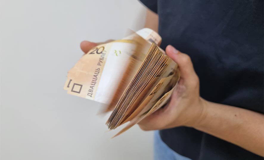 Замдиректора агропредприятия получил более 27 тысяч рублей взяток: прокуратура Мядельского района направила дело в суд
