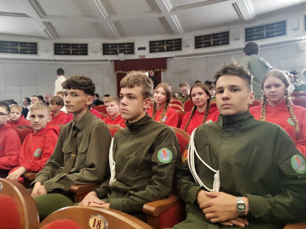 Сотрудники и воспитанники НДЦ «Зубренок» участвовали во Всебелорусском патриотическом форуме «Единство народа в памяти поколений»
