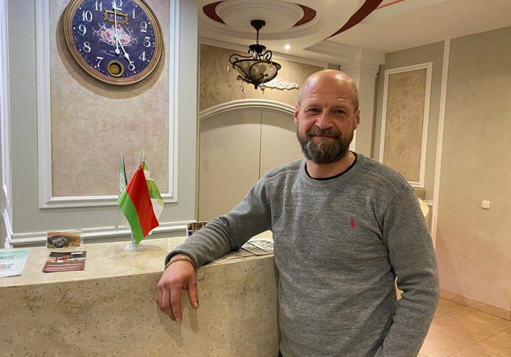 В Англии такого нет, в Латвии такого нет, да и нигде такого нет! Гость из Великобритании делится впечатлениями о Беларуси и отдыхе на Нарочи