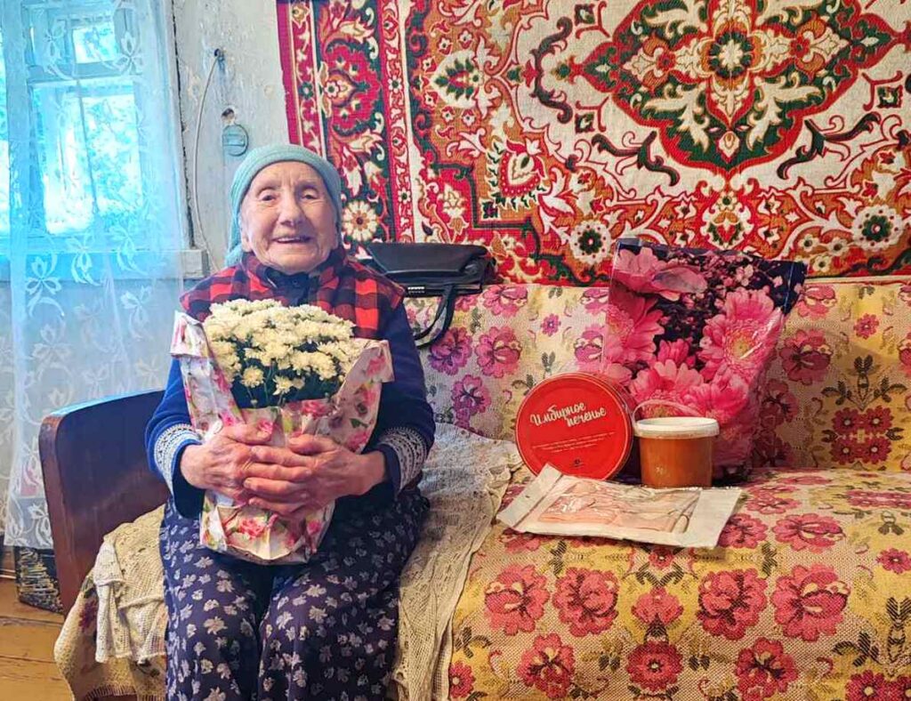 Профсоюзы провели акцию «С добром и уважением» ко Дню пожилых людей