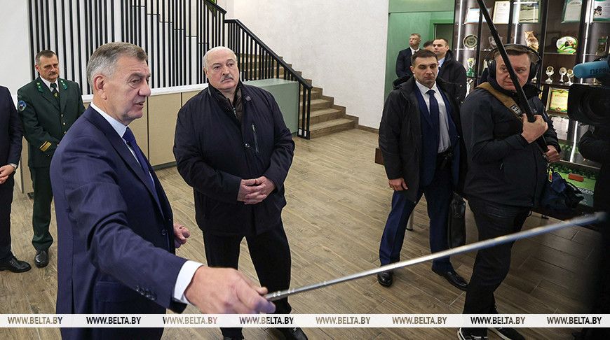 Лукашенко поручил по-хозяйски развивать территории заповедников и осмотрел «деревню будущего»