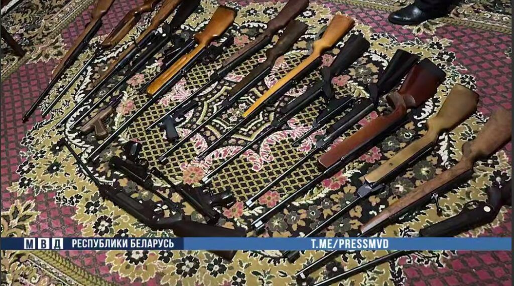 21 единицу оружия хранил житель Мядельского района