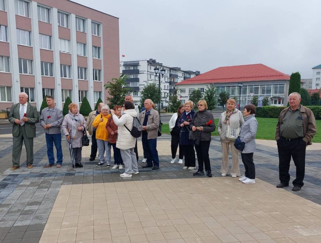 Ветераны труда и представители общественных организаций посетили Воложин
