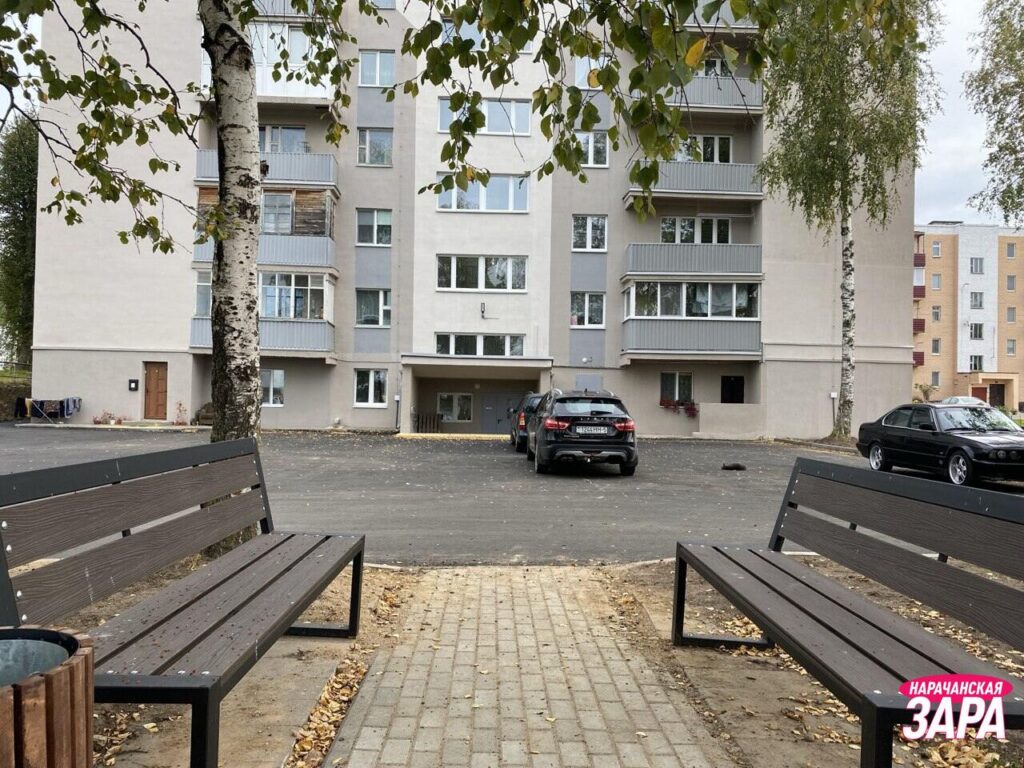 Дома – как новые. Несколько многоквартирников в Мяделе преобразились после капремонта