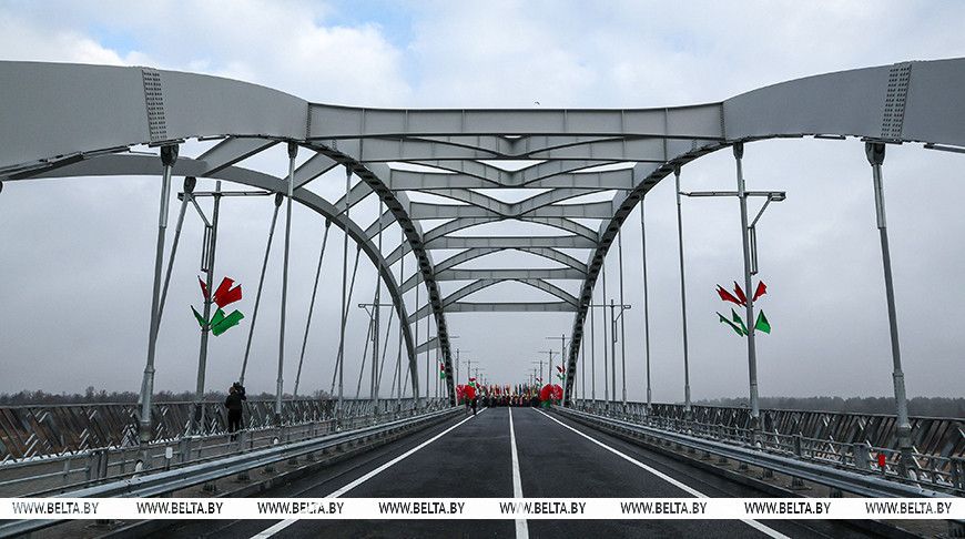 Лукашенко в Мозыре открыл обновленный мост через Припять
