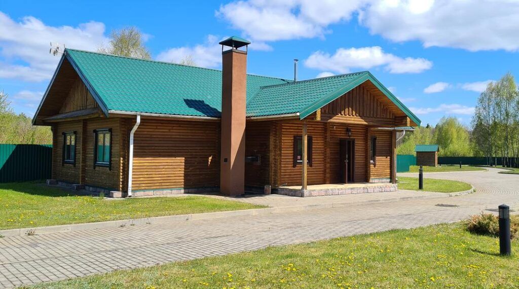 Недалеко от озера Нарочь снова продают гостиничный комплекс с баней и барбекю-зоной