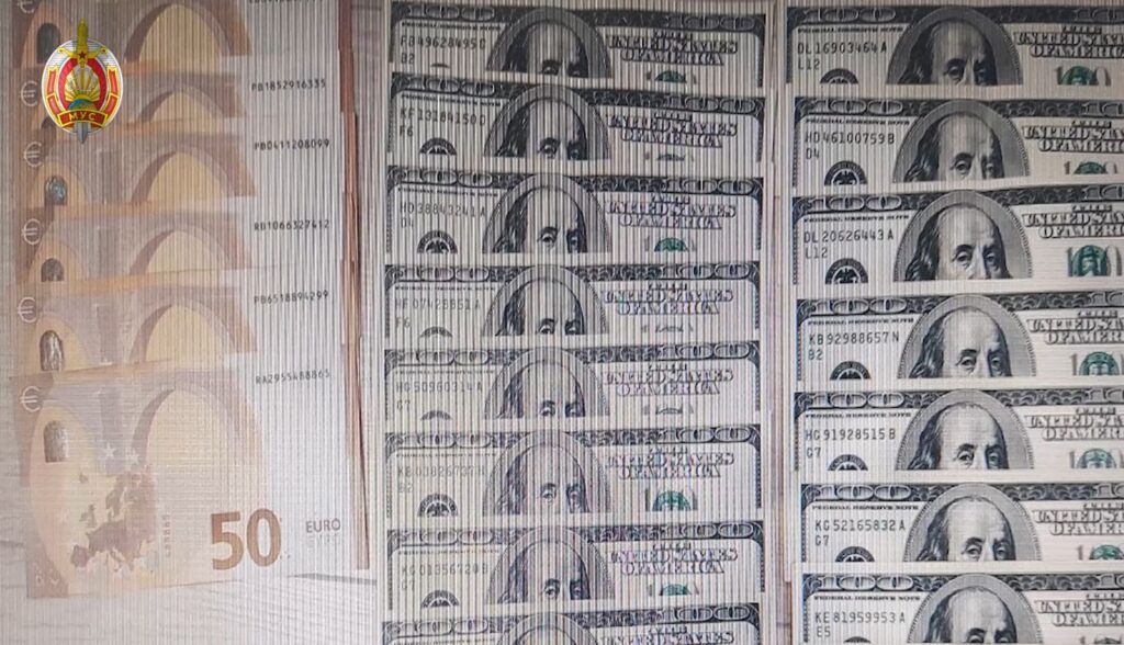 Директор и главбух похитили более 750 тысяч рублей на предприятии в Минской области