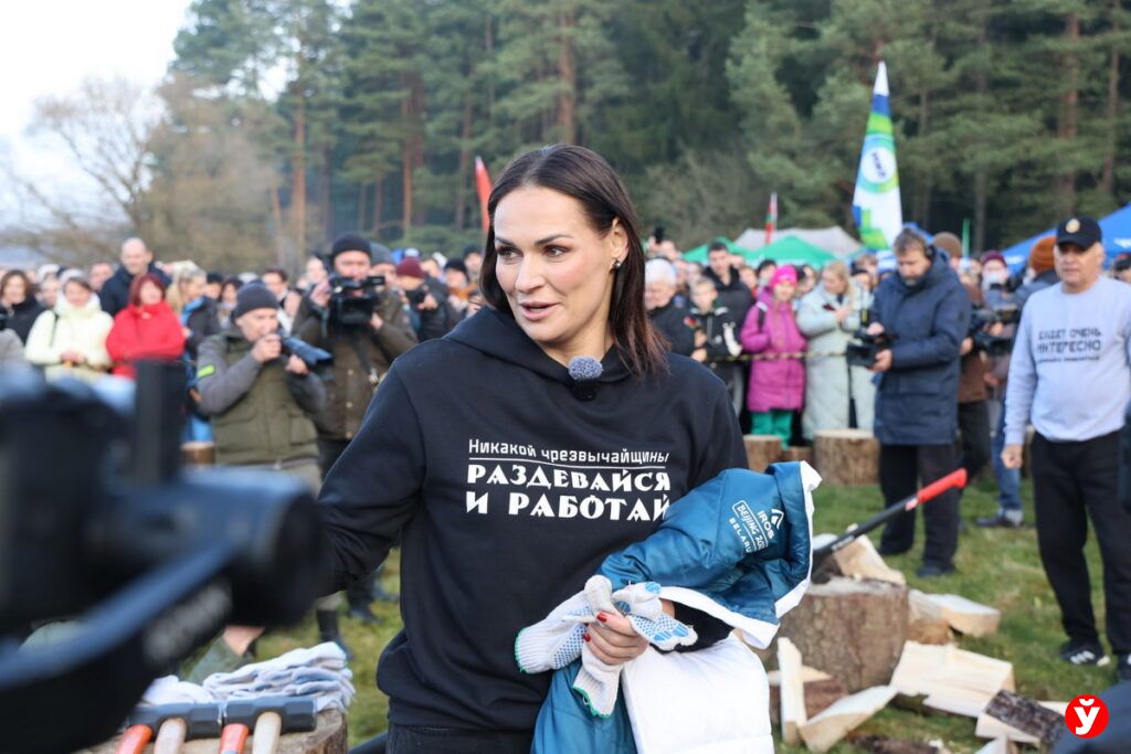 Вне протокола: команда Президента показала мастер-класс по колке дров