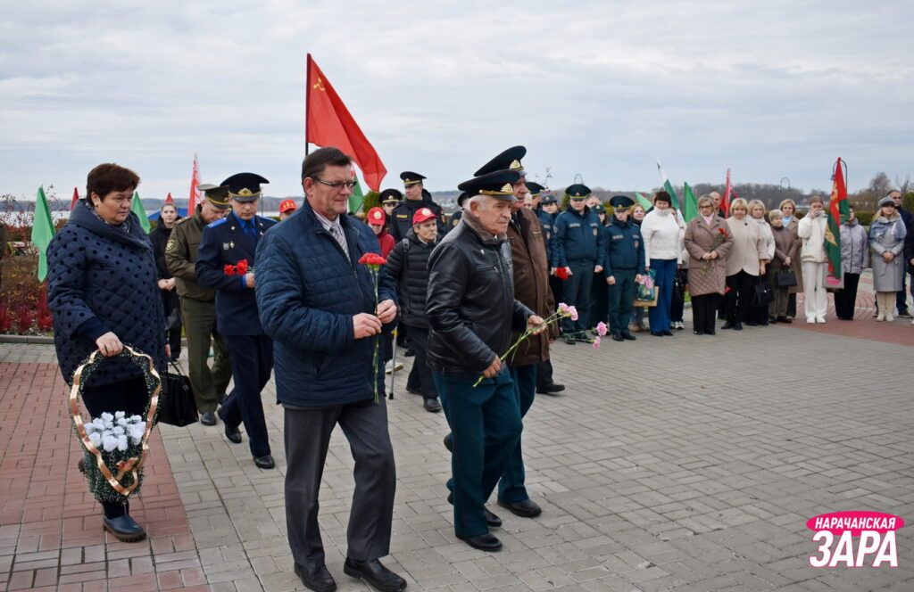 В Мяделе прошел митинг, посвященный Дню Октябрьской революции