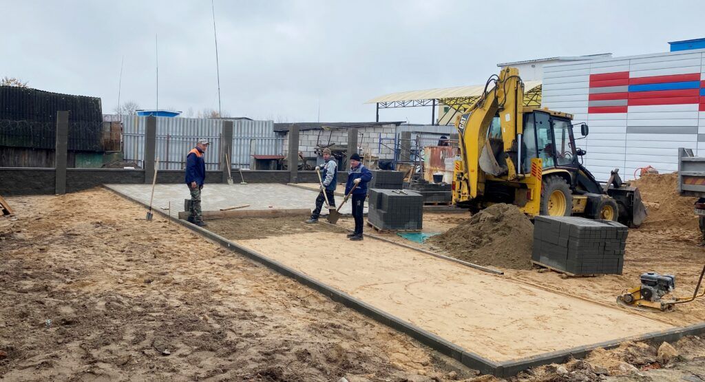 Нарочанские сыроделы приступили к строительству «Сырнага прыпынку»