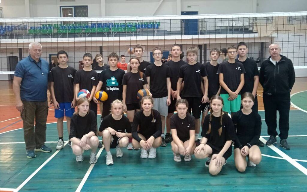 Кривичские школьники победили всех в волейболе