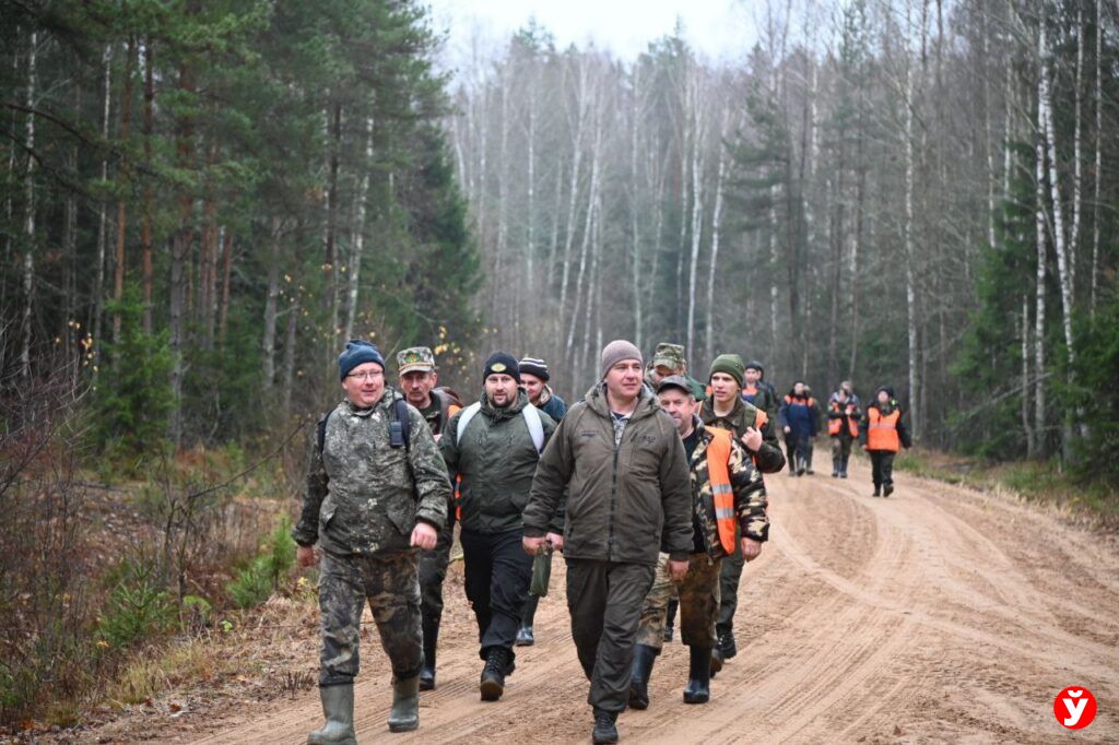«Спим час-два» — сотни человек ищут пропавшего в Березинском районе подростка четвертые сутки