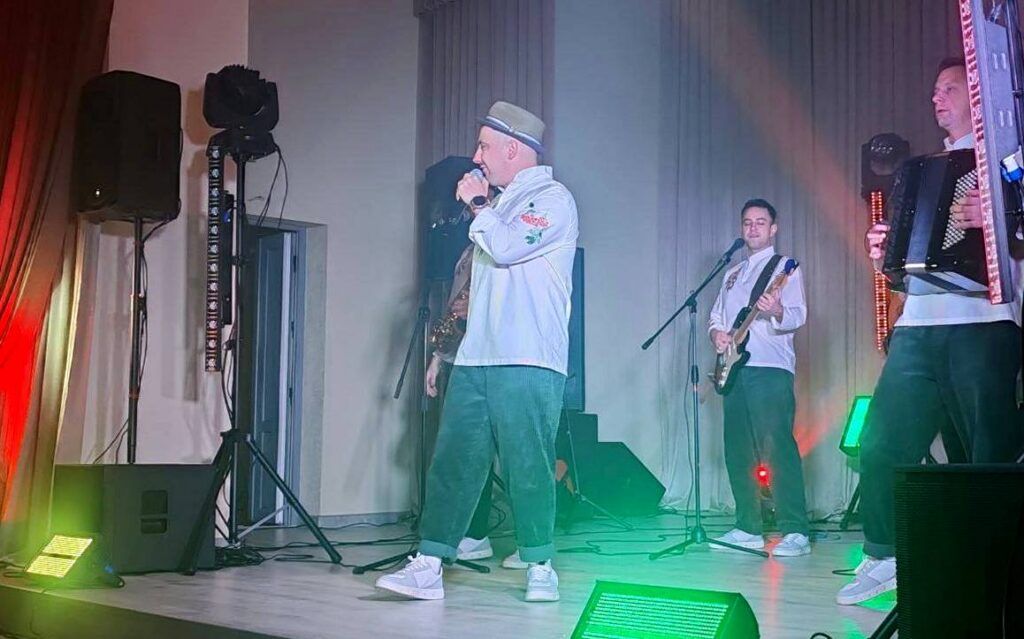 В Свирском доме культуры выступила группа «Дрозды» и показали мастер-классы