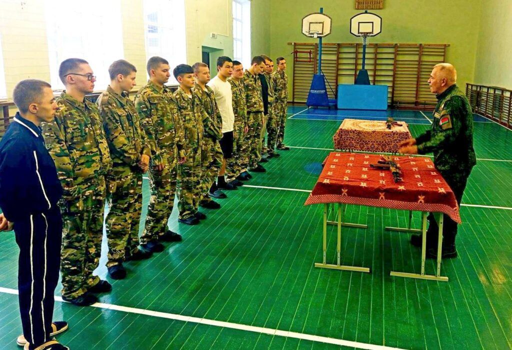 Офицеры провели мастер-класс для подростков