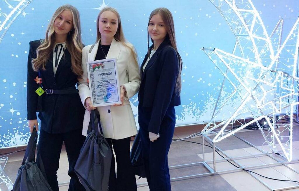 Школьников Мядельского района наградили за видеоролики