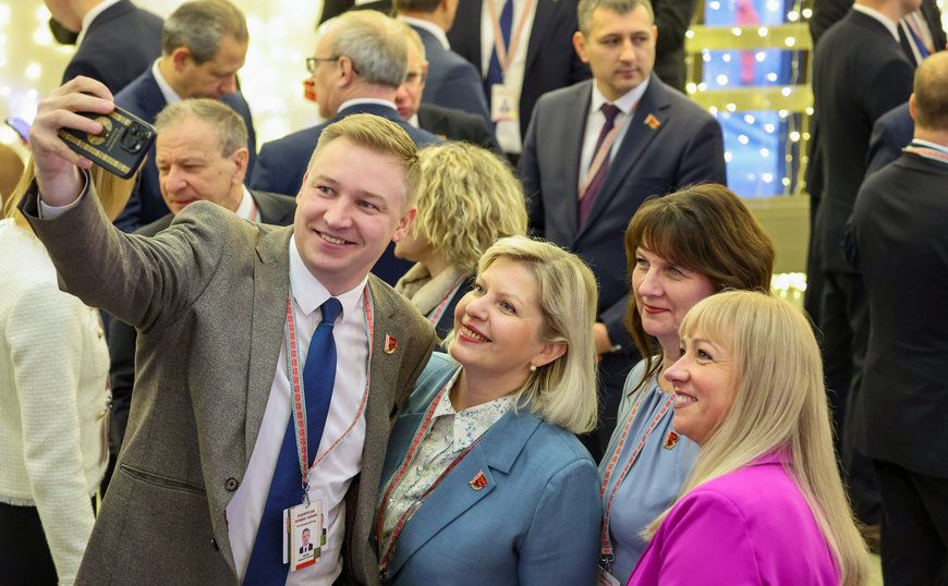 Делегаты ВНС запустили серию открытых диалогов