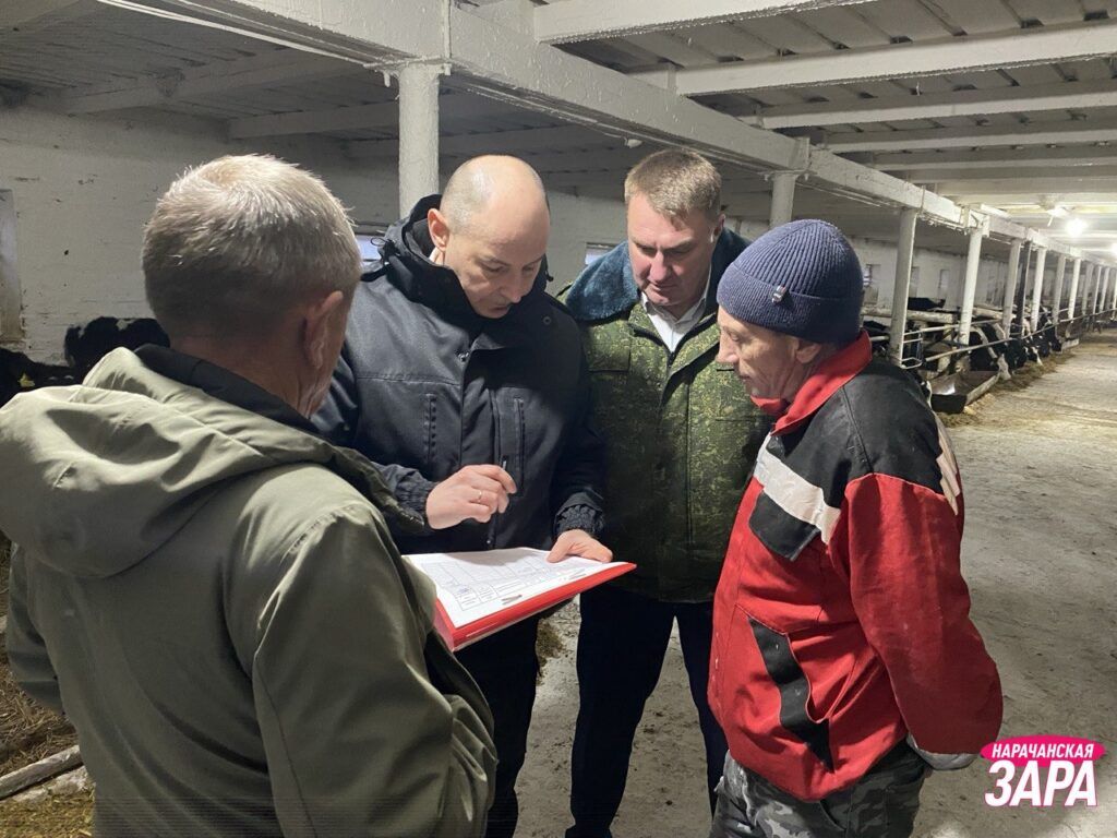 Алексей Кушнаренко проверил готовность к зиме фермы в Мядельском районе