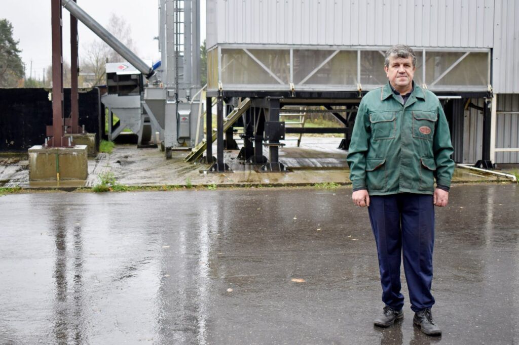 В Дягилях работает замечательный токарь